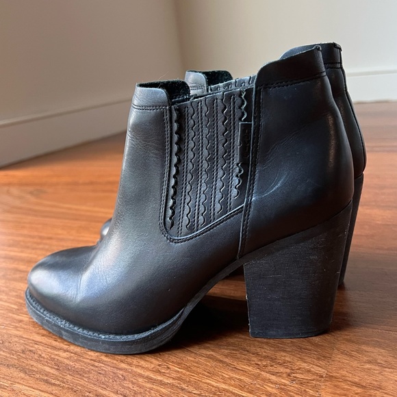 Levi’s Ankle Leather Boots - Picture 2 of 5